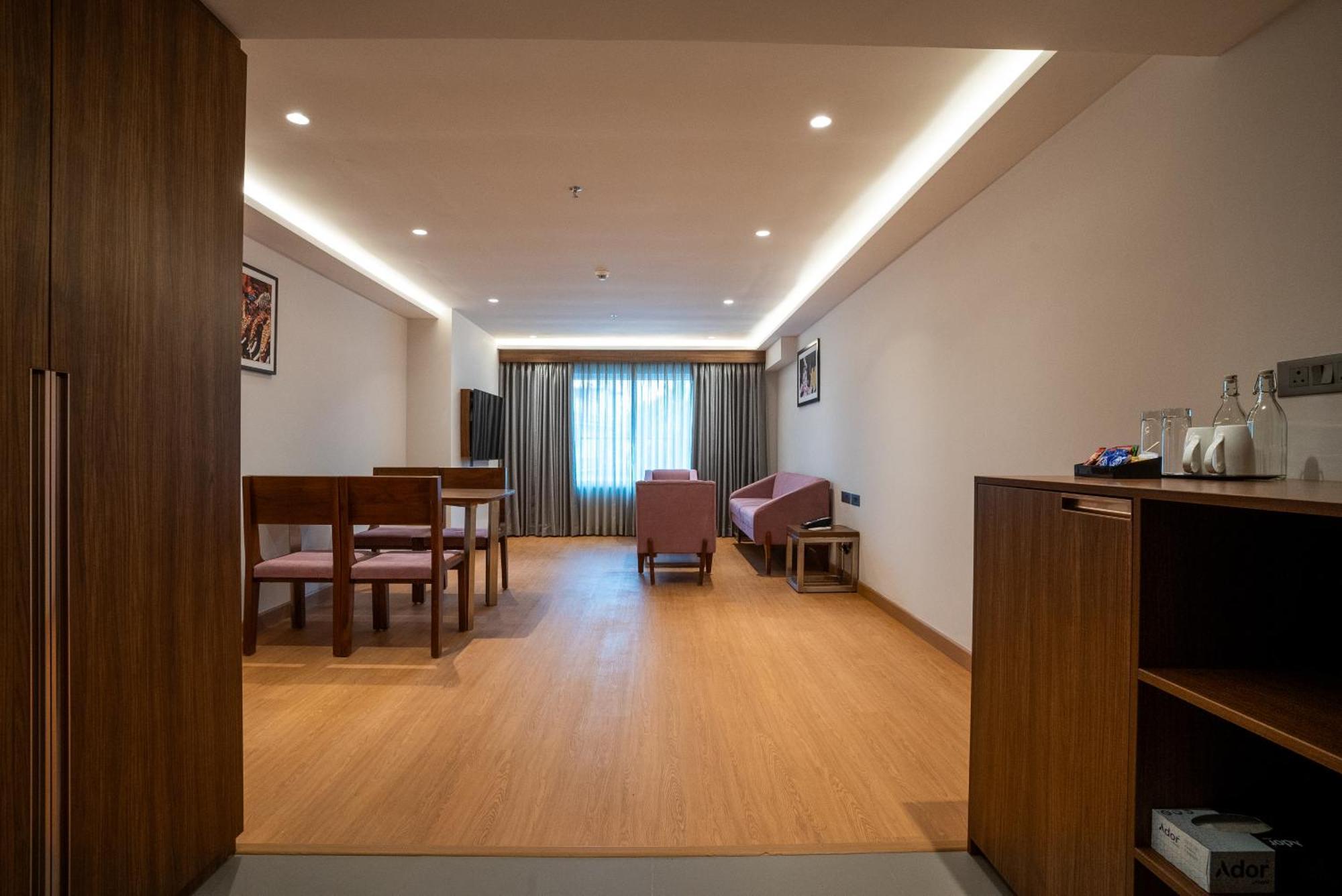 Lilac Hotel Guruvāyūr エクステリア 写真
